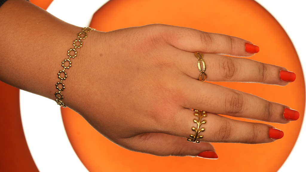 Dainty Floral Beaded Chain Bracelet