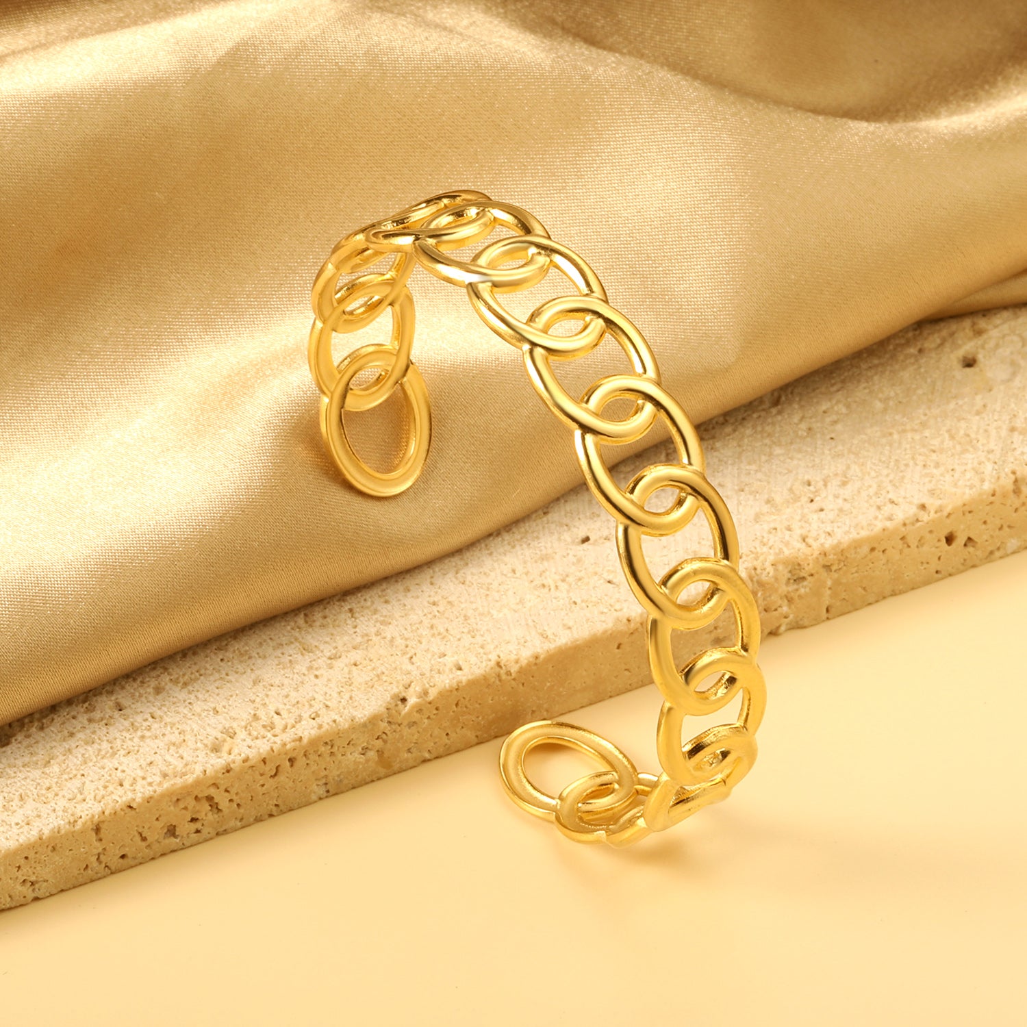 Interlinked Circle Cuff Bangle - 18k Gold Plated Stainless Steel